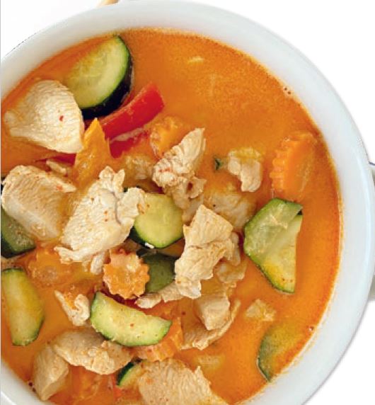 Rotes Curry mit Pouletfleisch und Gemüse